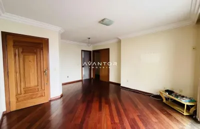 Apartamento 3 dormitórios com suíte, sacada e garagem coberta no centro da cidad
