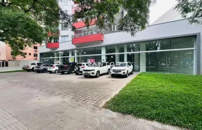 Ampla loja comercial com 591m² privativos e mais de 30m de vitrine para uma das