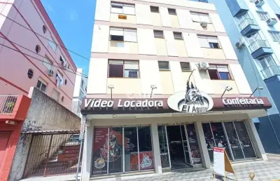 Apartamento no centro de 1 dormitório, sala ampla, banheiro social, cozinha e ár
