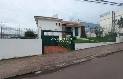 Casa ampla de 261 m², possui 3 dormitórios, suite, sala de jantar, sala de estar