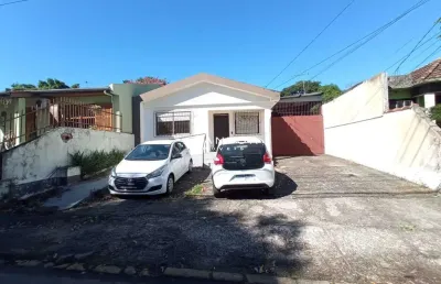 Casa comercial de (2) dormitórios, (2) salas, banheiro, cozinha, churrasqueira e