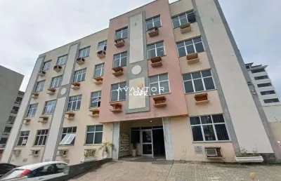 Sala comercial de 40 m², dividida em 3 salas e banheiro e estacionamento, no bai