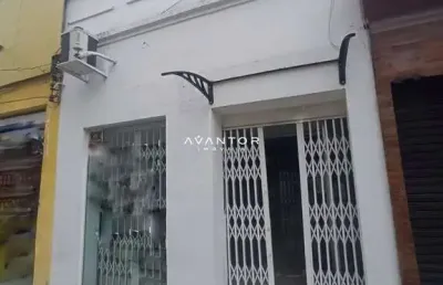 Sala comercial ampla no centro de santa maria com banheiro, copa e área de servi