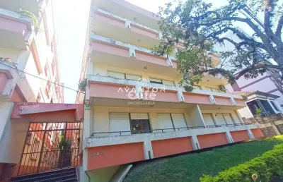 Apartamento central amplo de 1 dormitório, sala de estar, banheiro social, cozin