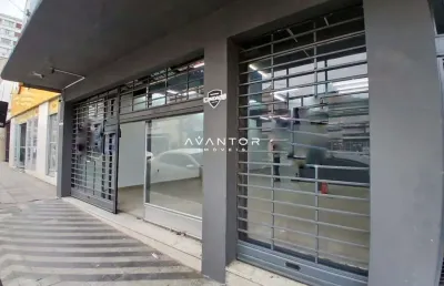 Loja comercial no centro de 400 m², composta por 3 amplas salas, escritório e 2