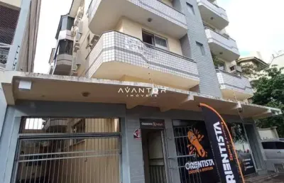 Apartamento central amplo mobiliado de 3 dormitórios, suíte, sala de estar, banh