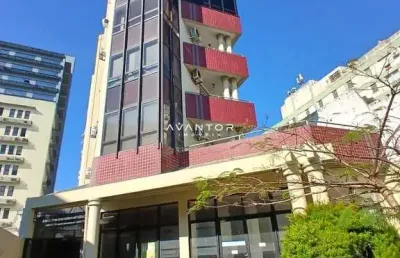 Sala comercial mobiliada no centro, composta por 3 salas e banheiro.