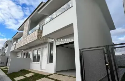 Casa duplex de 3 dormitórios, suite, sala de estar, sala de jantar, banheiro, la