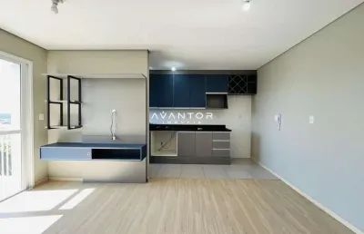 Apartamento com 2 dormitórios, garagem coberto, sacada, churrasqueira, mobiliado