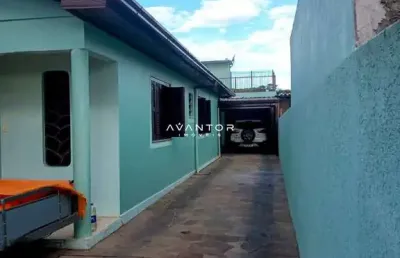 Casa ampla semi mobiliada de 4 dormitórios, 2 salas, 3 banheiros, cozinha, área