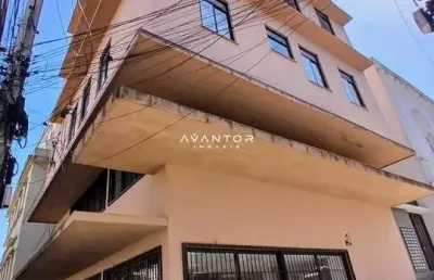 Loja comercial ampla de 268 m², composta por sobreloja, 2 salas e 2 banheiros no
