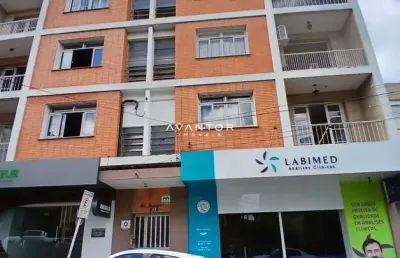 Apartamento amplo central de 4 dormitórios, sala de estar, 2 banheiros, cozinha,