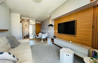 Apartamento à venda: 2 dormitórios com móveis planejados e garagem