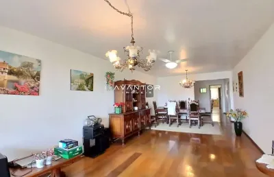 Apartamento no centro, 4 dormitórios, 1 suíte, 3 banheiros, 2 vagas de garagem