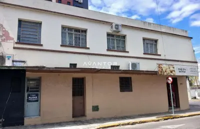 Apartamento central de 2 dormitórios, sala de estar, banheiro social, cozinha, á