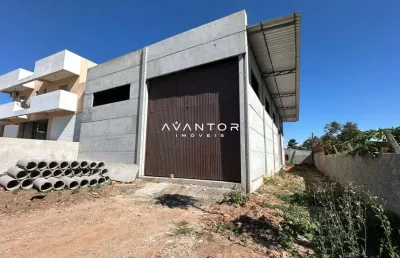 Pavilhão novo, com 244m² privativos, com vaga e possibilidade de mezanino.