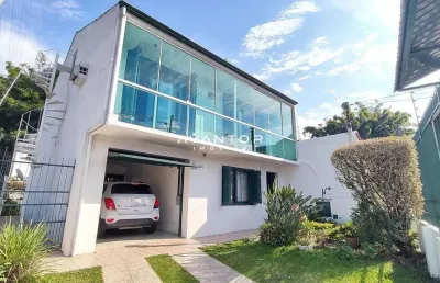 Casa de 03 dormitórios , localizado no centro de santa maria