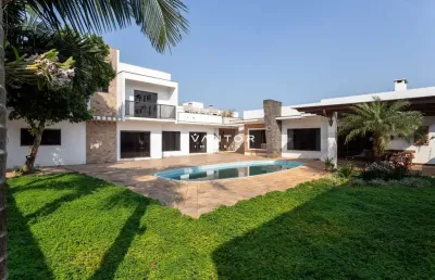 Linda casa duplex em camobi de 4 dormitórios, suíte, 4 banheiros, lareira, churr
