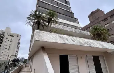 Amplo apartamento de 4 dormitórios, com terraço, no centro de santa maria