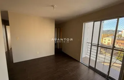 2 dormitórios, cozinha ,sala, banheiro social, sacada, garagem, semimobiliado