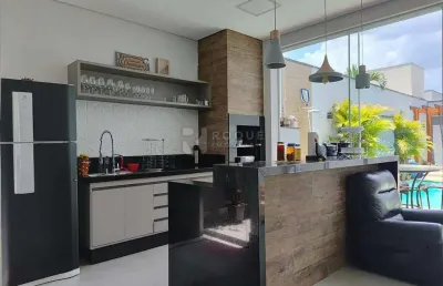 Casa em condomínio com 4 dormitórios e área de lazer completa
