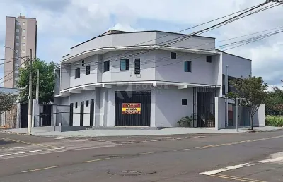 Prédio residencial e comercial com casa, apartamentos e salões!