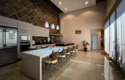Linda casa à venda em condomínio – porteira fechada!