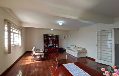 Linda casa com salão comercial – excelente localização