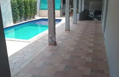 Casa residencial à venda, 2 quartos, 2 vagas, piscina.