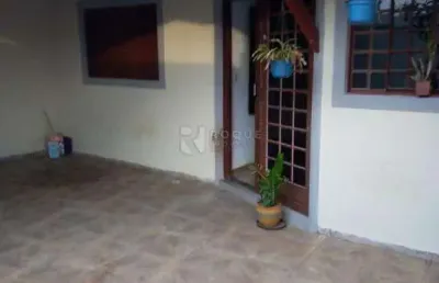 Casa à venda – 70m² | 3 dormitórios (1 suíte) | sala | cozinha | garagem