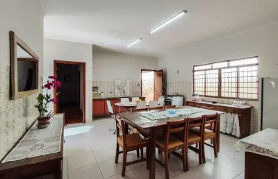 Casa térrea ideal para clínica, consultório médico ou moradia