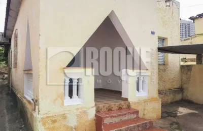 Imóvel com 2 casas independentes em terreno de 450m²