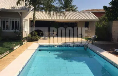 Casa reformada com área de lazer completa – 3 dormitórios (1 suíte)