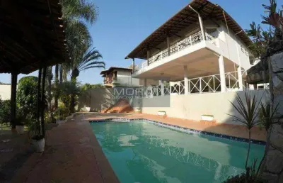 Casa com 5 quartos sendo 3 suítes com 10 vagas de garagem no bairro bandeirantes.