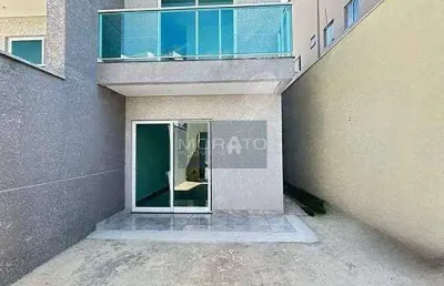 Linda casa geminada de 03 quartos com suíte e ótimo padrão de acabamento do bairro cabral