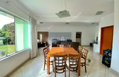 Casas com 3 quartos sendo 1 suíte com 2 vagas em condomínio nossa fazenda em esmeraldas.
