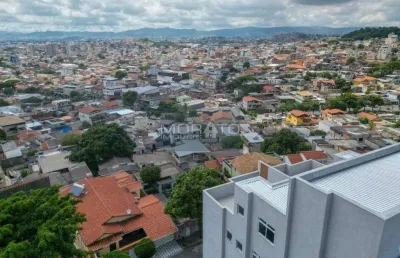 Cobertura com vista definitiva, 3 quartos sendo 1 suíte, 2 vagas, prédio com elevador