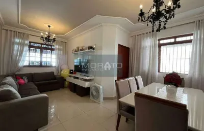 Casa 3 quartos sendo 1 suíte com 4 vagas de garagem no bairro dona clara.