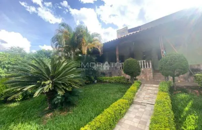 Casa com 3 quartos sendo 1 suíte com 3 vagas de garagem no bairro glória