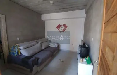 Casa 2 quartos, 2 banheiros, 2 vagas de garagem, no bairro pedra azul