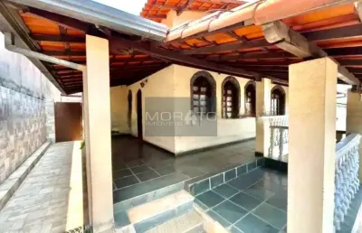 Casa 3 quartos, 3 vagas em lote 360m² no bairro camargos