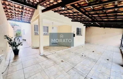 Casa ampla a venda com 3 quartos, 1 suíte com 2 vagas no bairro santa maria.