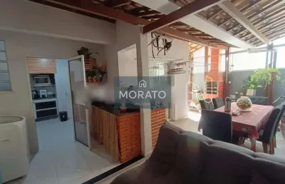 Casa de 3 quartos, suíte, 2 vagas de garagem, à venda no cabral