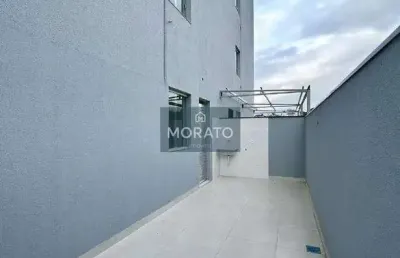 Apartamento com área privativa em prédio individual com 2 vagas de garagem