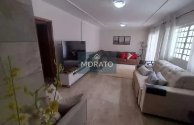 Casa 2 quartos, suíte e 6 vagas de garagem no bairro amazonas