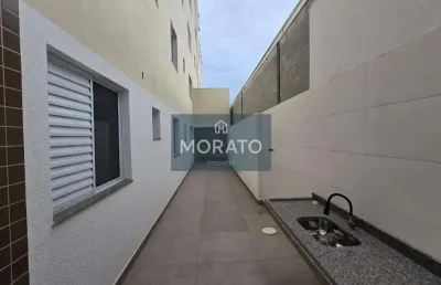 Apartamento de 2 quartos com suíte área privativa enorme em prédio novo individual
