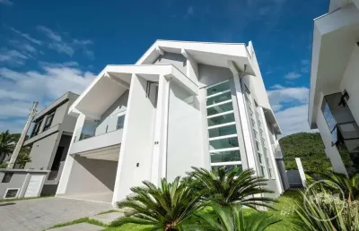 Casa em condomínio fechado com 5 quartos à venda na avenida das arapongas, 1265, ariribá, balneário camboriú por r$ 6.500.000