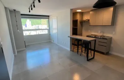 Venda de apartamento de 02 quartos sendo 01 suíte, semimobiliado, 02 vagas de garagem, no bairro vila operária em itajaí-sc