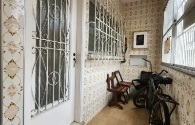 Casa ampla toda reformada, bem arejada com edicula.