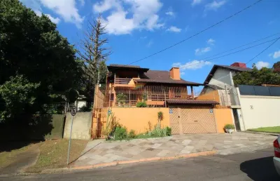 Casa com 3 dormitórios sendo uma suíte, no bairro ouro branco